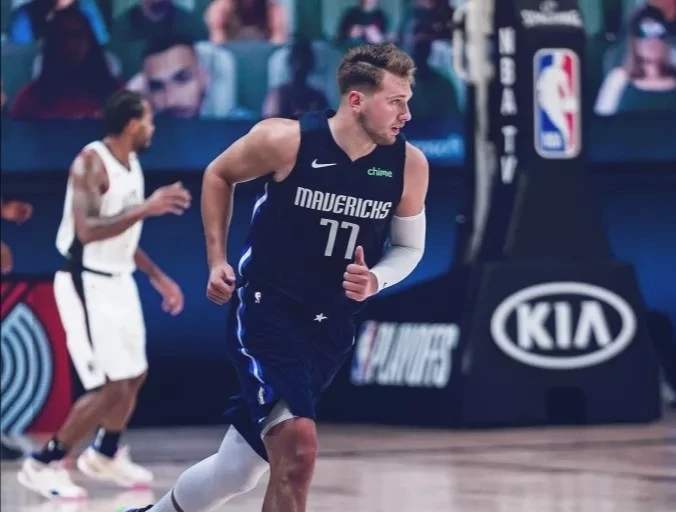 
库里为东契奇出头！脏话骂的乔治没脾气 因场下他俩曾是情敌？“太阳成官网”(图8)